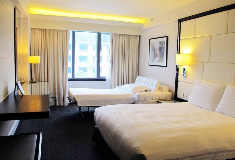 غرفة قياسية ثلاثية, Regal Airport