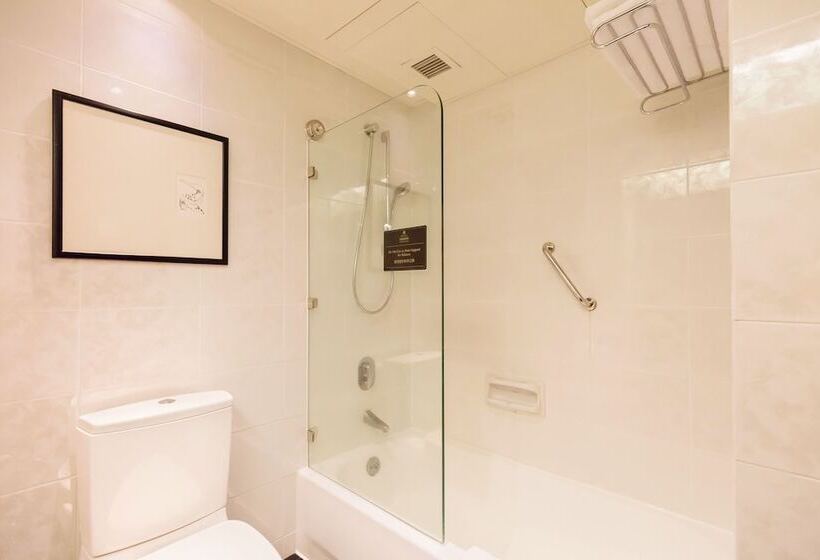 جناح, Regal Airport