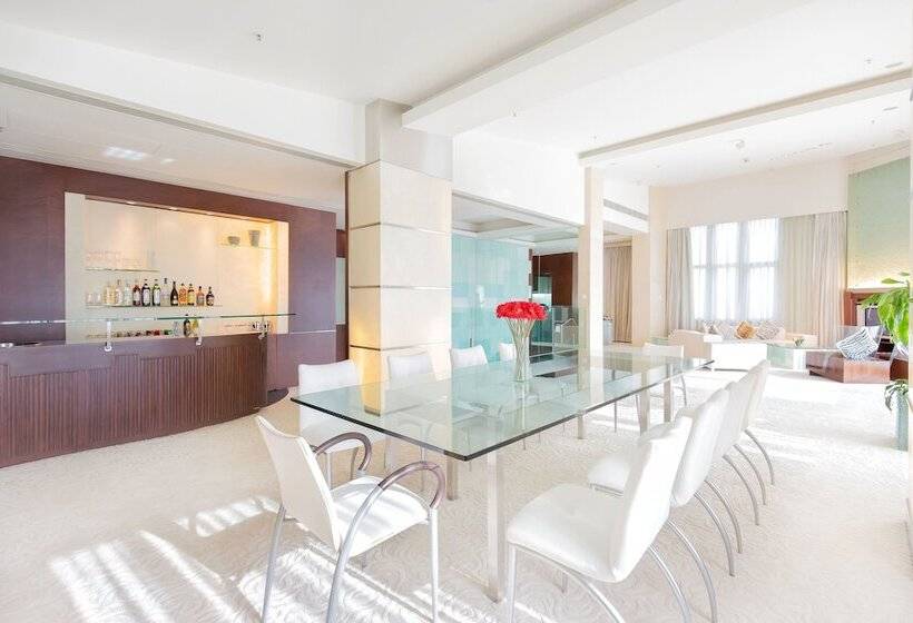 جناح رئاسى, Regal Airport