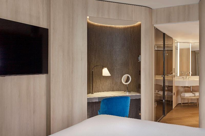 غرفة قياسية, The Westminster London, Curio Collection By Hilton