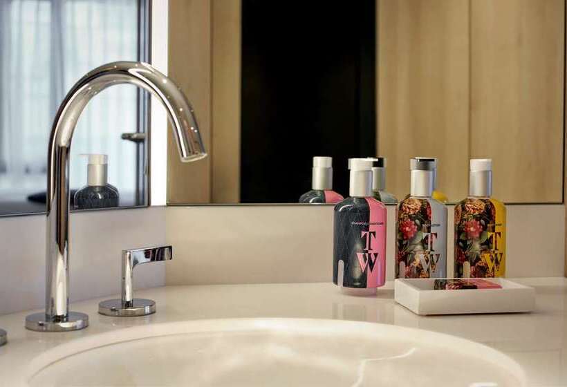 غرفة قياسية, The Westminster London, Curio Collection By Hilton