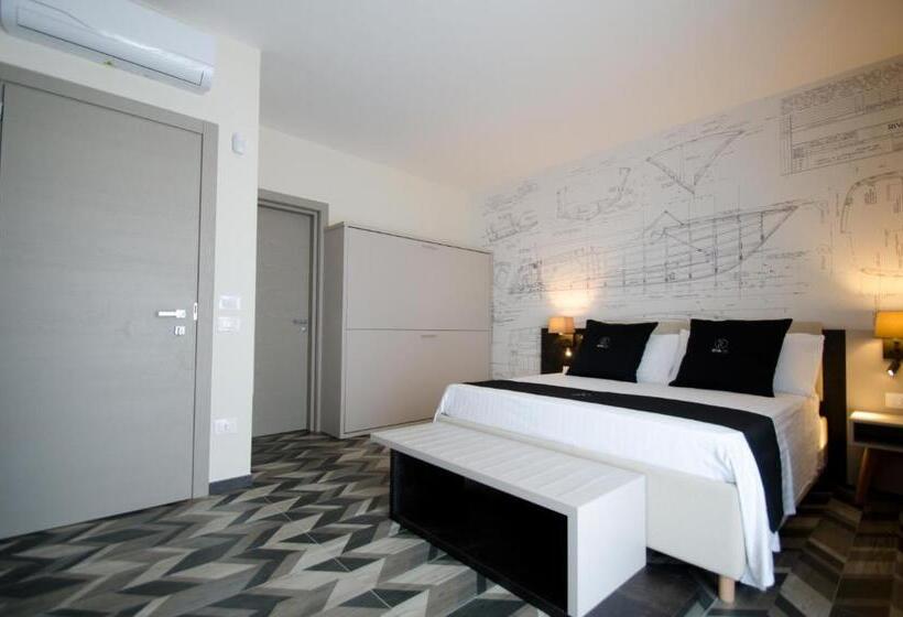 اتاق استاندارد چهارنفره با بالکن, Riva 33