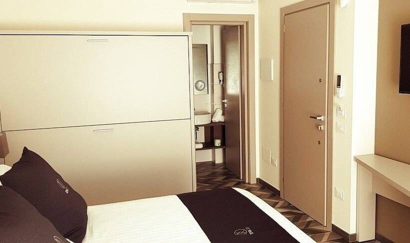 اتاق استاندارد چهارنفره با بالکن, Riva 33