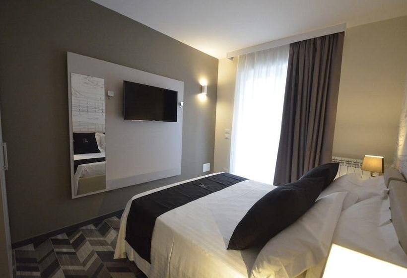 اتاق استاندارد چهارنفره با بالکن, Riva 33