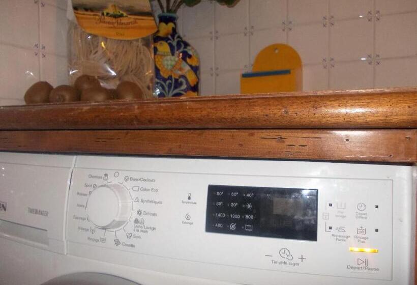 شقة غرفتين نوم مزودة بتراس, Agriturismo Raggio Di Sole