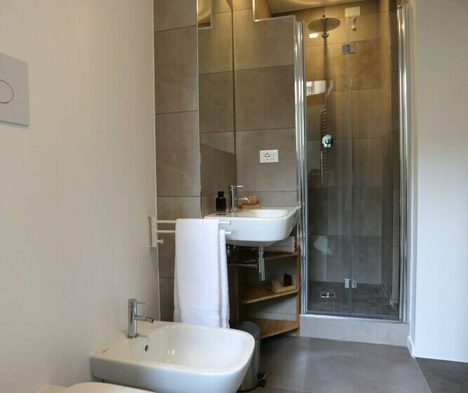 اتاق استاندارد با بالکن, Re Ruggero Rooms