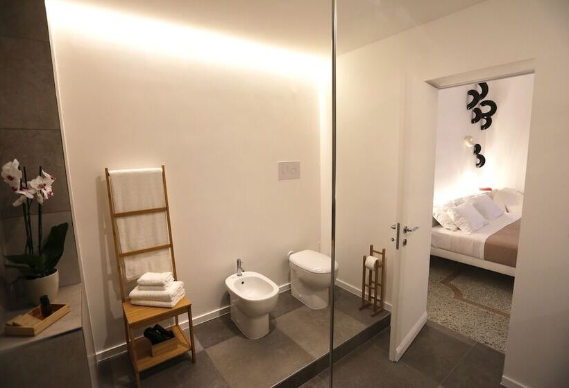 اتاق لوکس, Re Ruggero Rooms