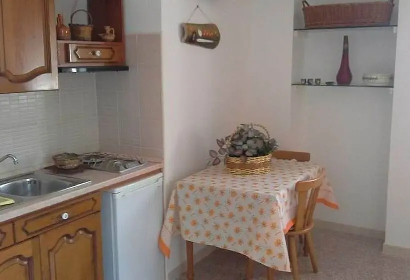 エコノミーワンルーム, A Casa Di Amici