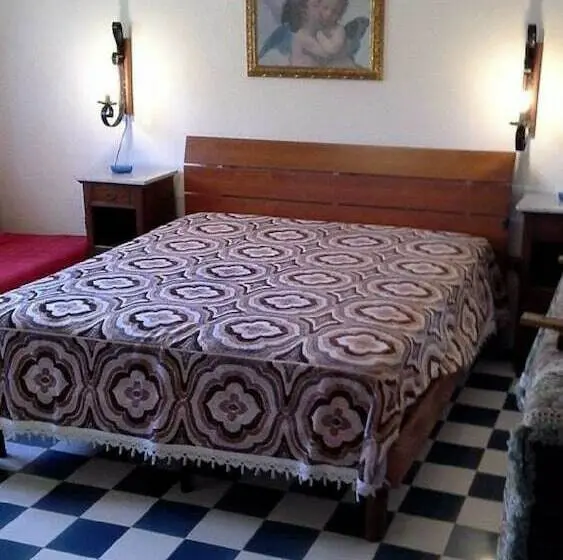 家族用アパートメント, A Casa Di Amici