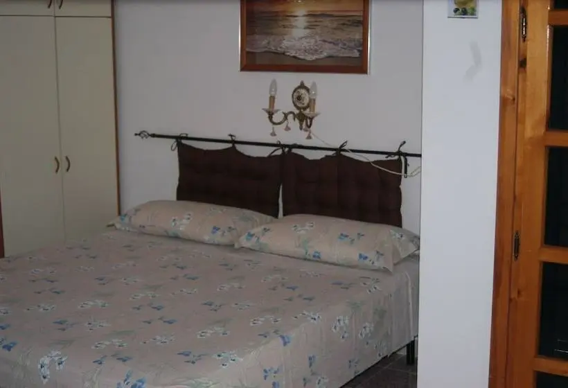 エコノミーワンルーム, A Casa Di Amici