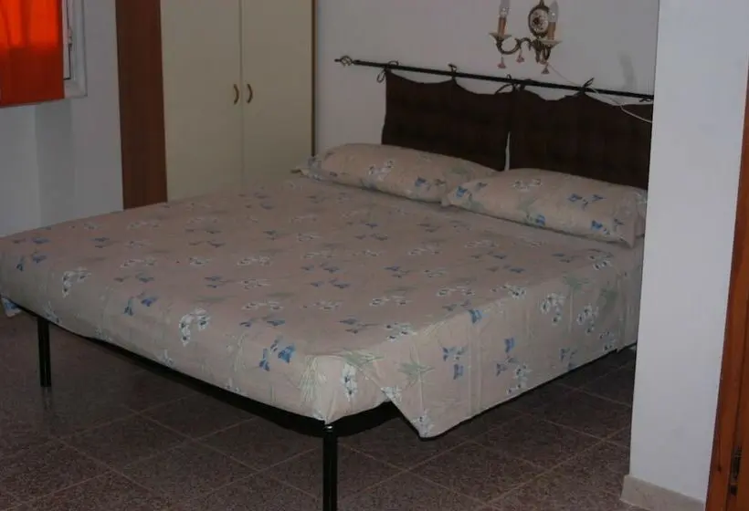 エコノミーワンルーム, A Casa Di Amici