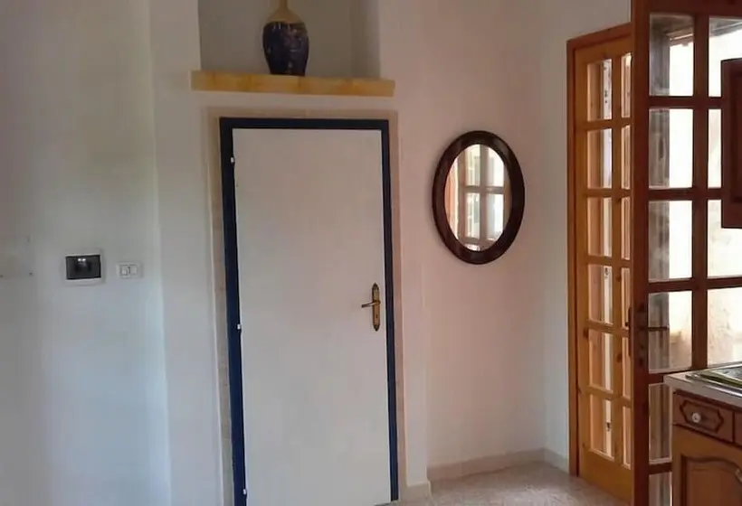 エコノミーワンルーム, A Casa Di Amici