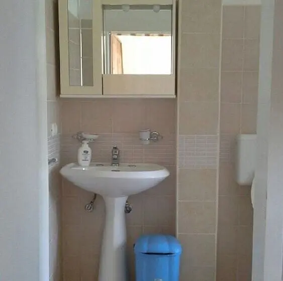 家族用アパートメント, A Casa Di Amici