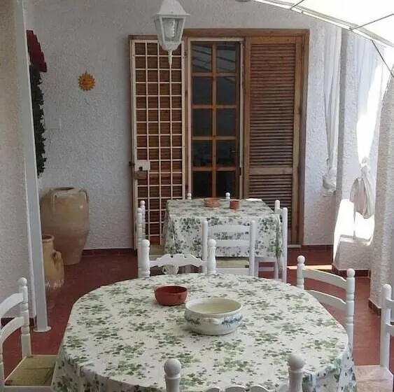 家族用アパートメント, A Casa Di Amici