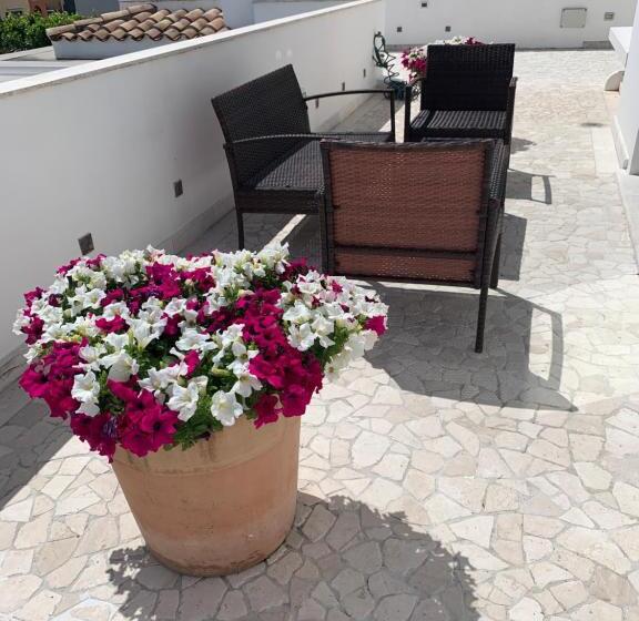 جناح سرير كينج, White House Luxury Hospitality