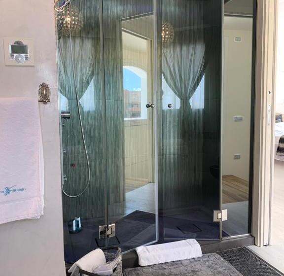 جناح سرير كينج, White House Luxury Hospitality