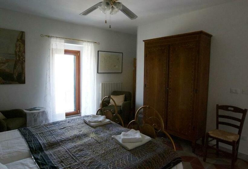 バルコニー付きスタンダードルーム, Art & Breakfast