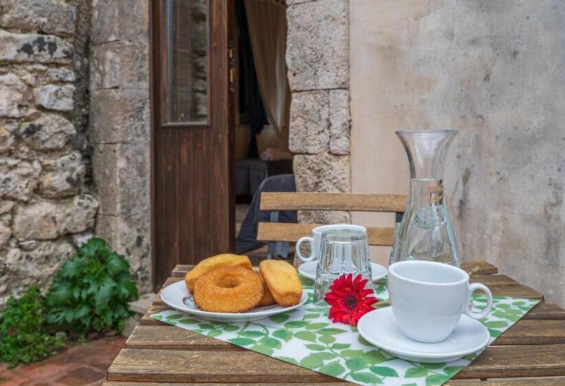 Номер Стандарт, Kypeiros Country Relais
