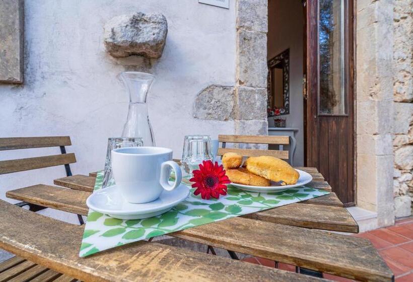 اتاق خانوادگی, Kypeiros Country Relais