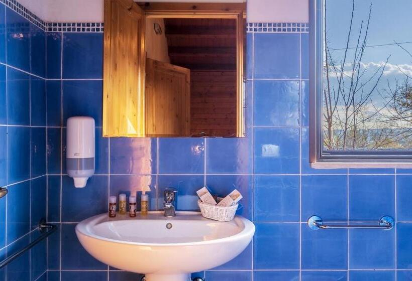 اتاق خانوادگی, Kypeiros Country Relais