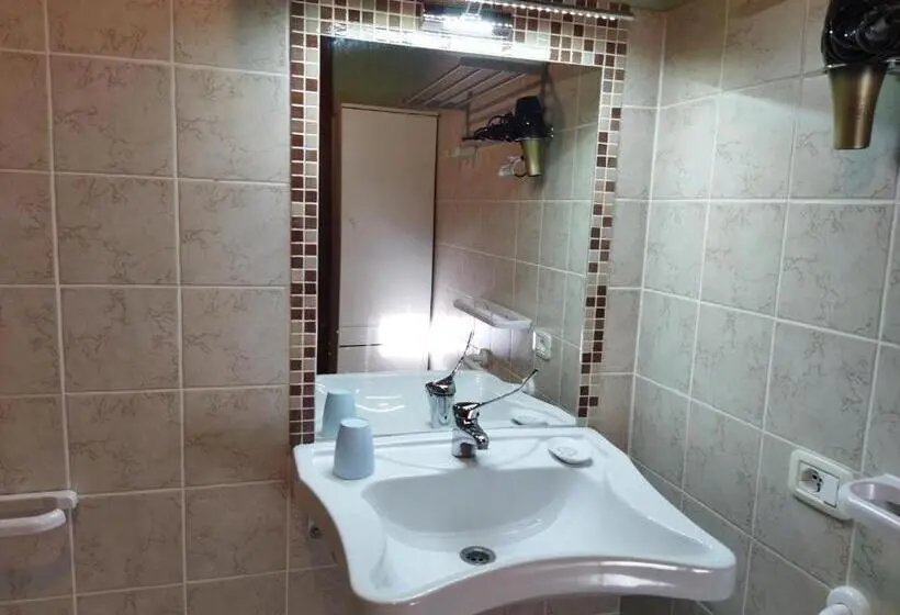 اتاق خانوادگی, Azienda Agrituristica Le Betulle