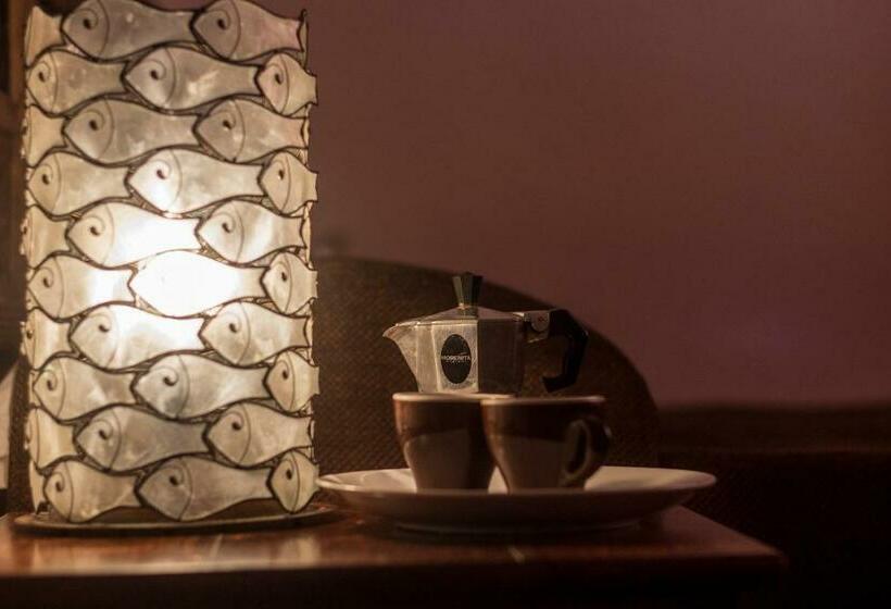 اتاق خانوادگی, Diletto A Napoli