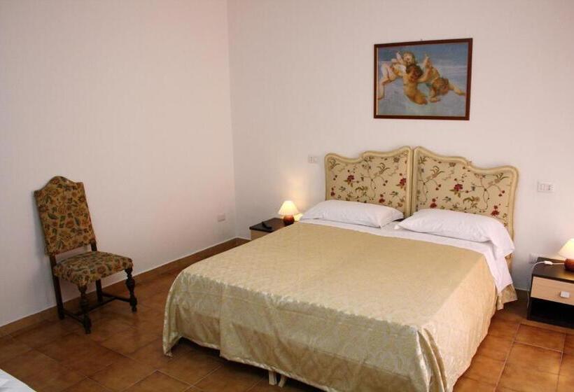 غرفة قياسية رباعية, Il Gattopardo Affittacamere