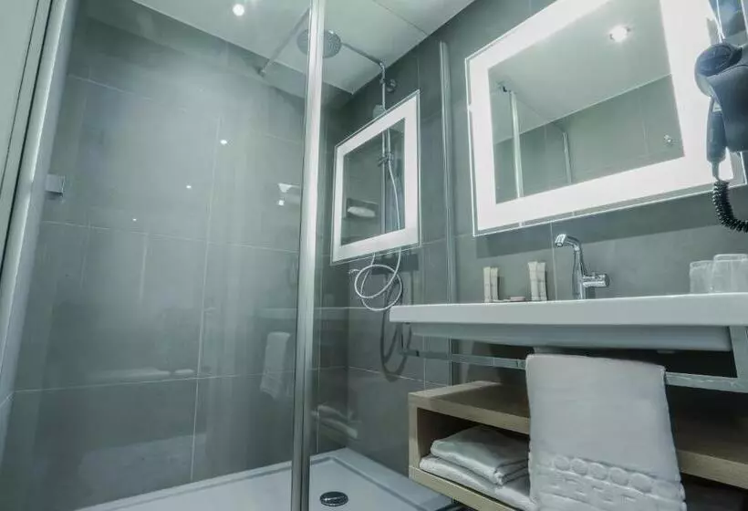 Yhden jaetun makuuhuoneen huoneisto, Arena Hotel La Defense