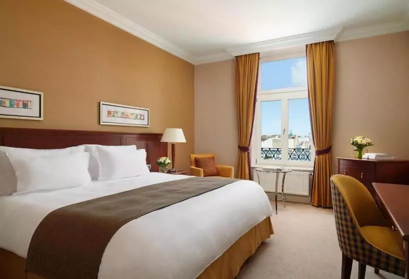 キングサイズベッドのスーペリアルーム, Corinthia Budapest