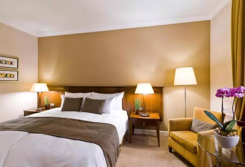 キングサイズベッドのスーペリアルーム, Corinthia Budapest