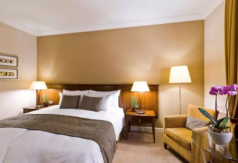 キングサイズベッドのスーペリアルーム, Corinthia Budapest