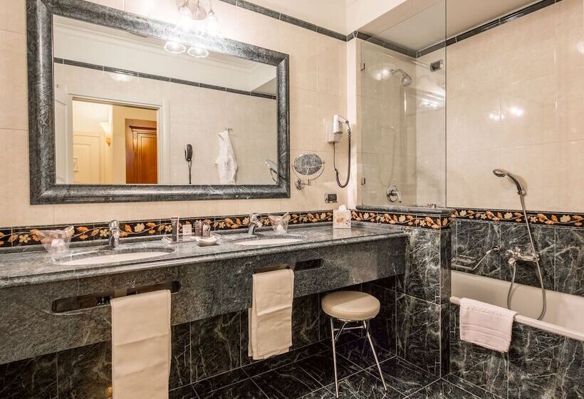 اتاق لوکس, Grand Visconti Palace