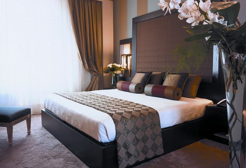 سوئیت پرزیدنت, Grand Visconti Palace