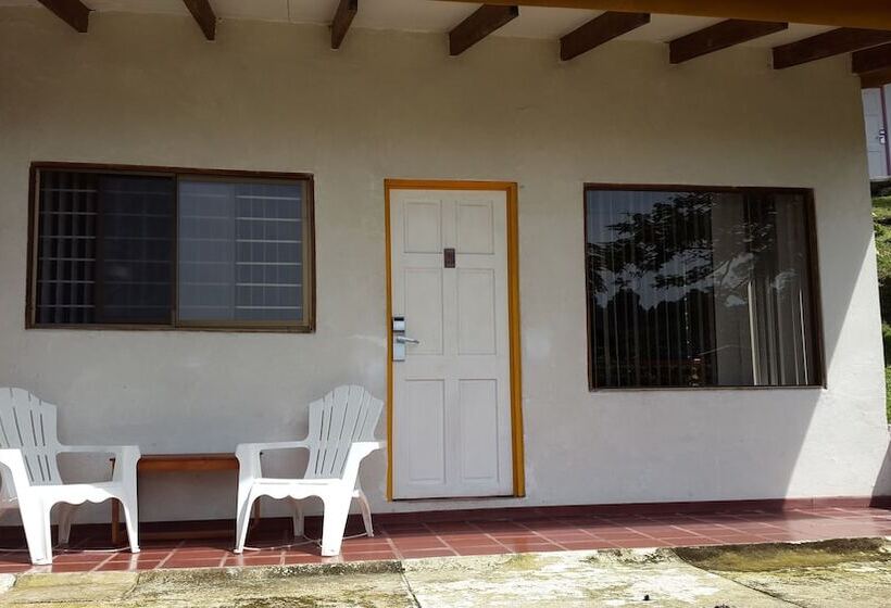 스탠다드 방갈로, Karahe Beach