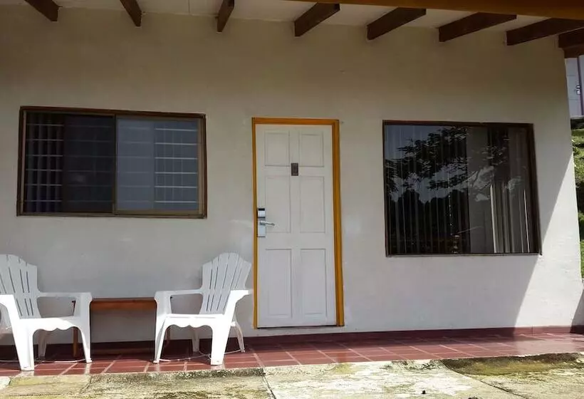 スタンダードバンガロー, Karahe Beach