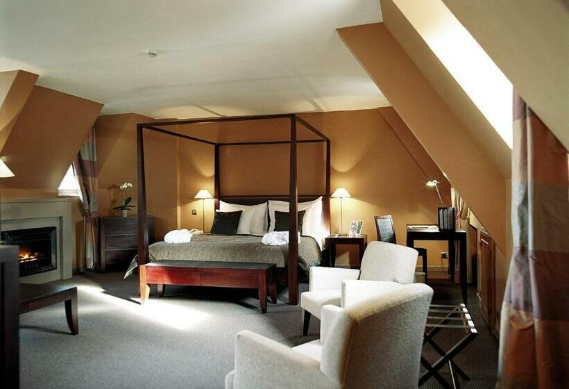 جناح جونيور, Martin's Klooster