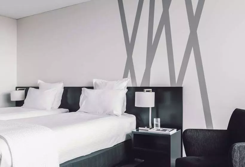 آپارتمان لوکس 2 خوابه, Quay West Suites Melbourne