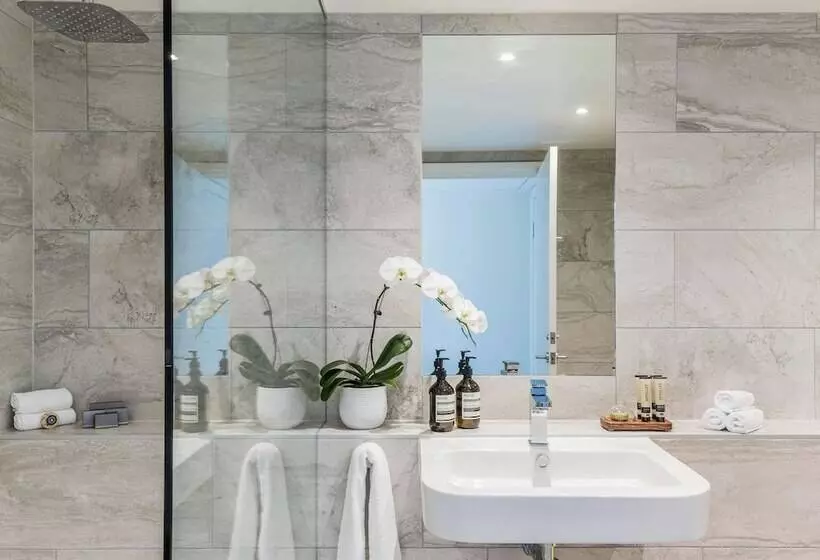 آپارتمان لوکس 1 خوابه, Quay West Suites Melbourne