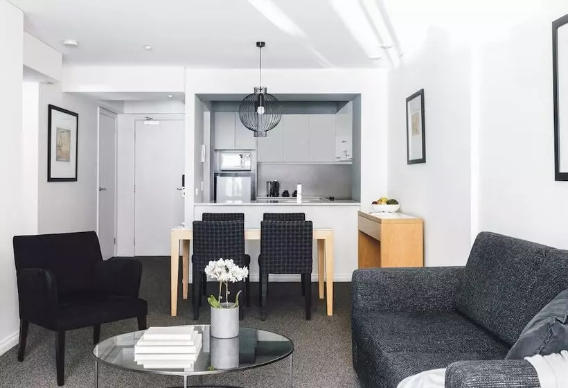 آپارتمان لوکس 1 خوابه, Quay West Suites Melbourne