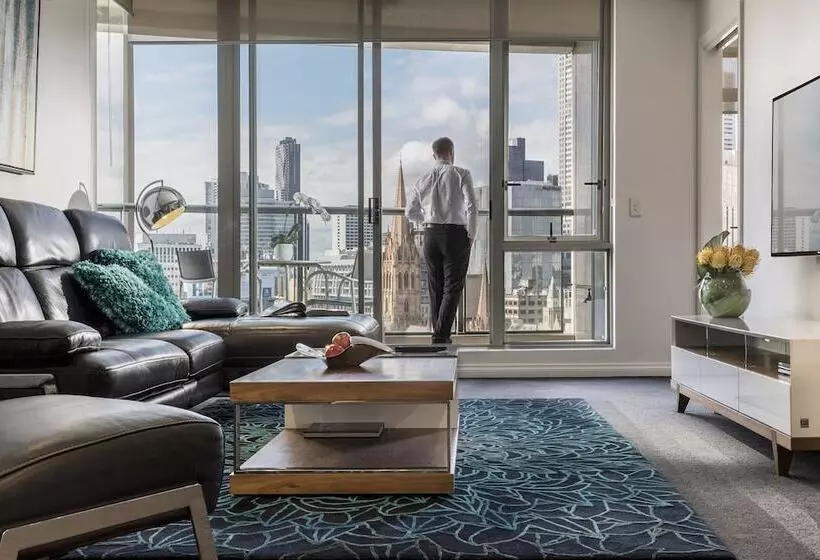 3 Bedroom Premium Apartment, Quay West Suites Melbourne