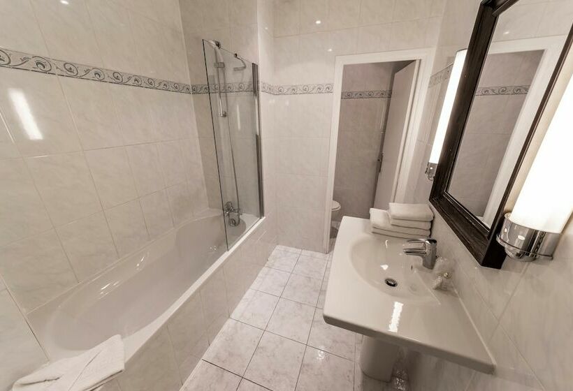 Chambre Standard, Victor Masse