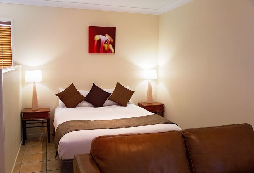 اتاق خانوادگی, White Lace Motor Inn