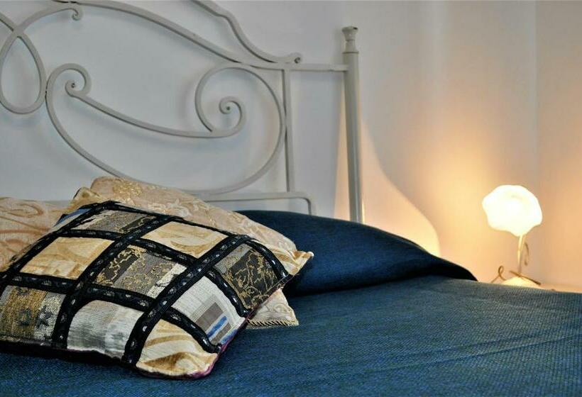 غرفة قياسية مزوَّدة بشُرفة, Camere Da Mariolina