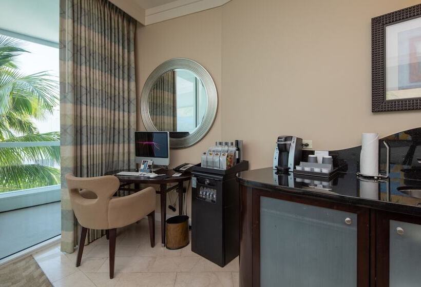 小型套房带泳池景, Fb Miami Beach Tresor Private Luxury Suites