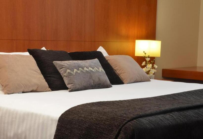 اتاق خانوادگی, Acevi Villarroel