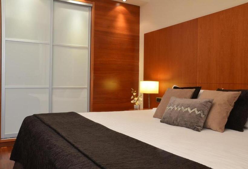 اتاق خانوادگی, Acevi Villarroel