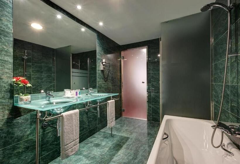 اتاق خانوادگی, Acevi Villarroel