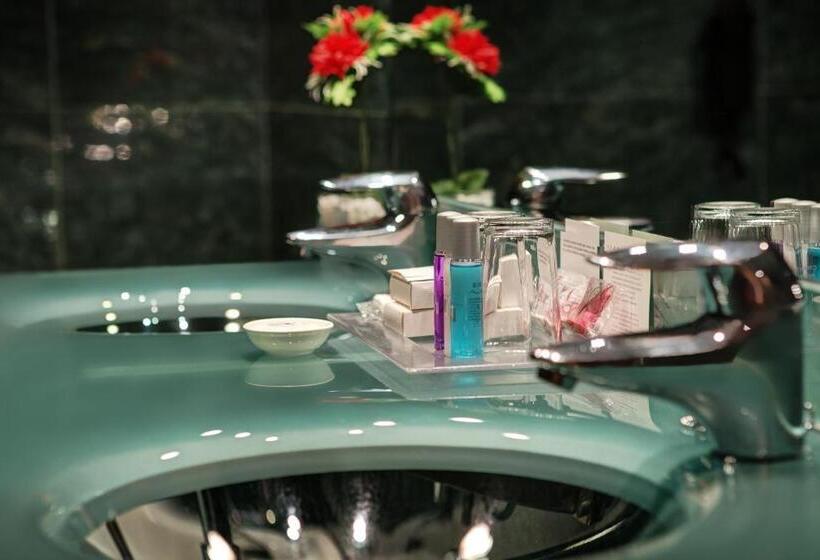 اتاق بزرگ با دسترسی به اسپا, Acevi Villarroel