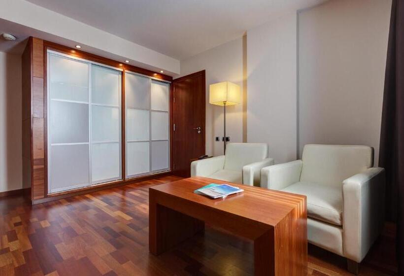 سوییت جونیور, Acevi Villarroel