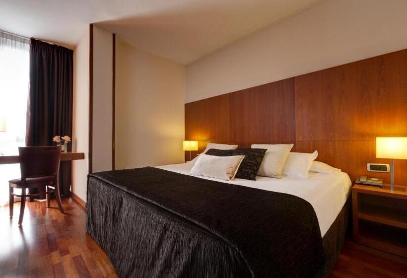 سوییت جونیور, Acevi Villarroel